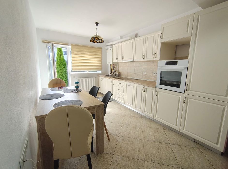 Închiriez apartament