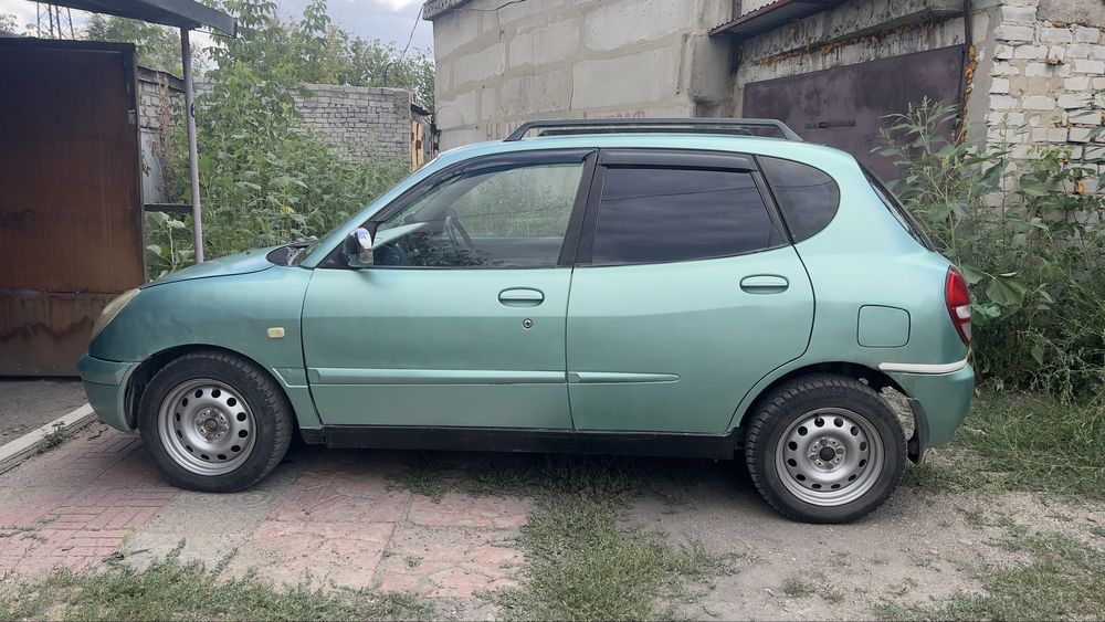 Продам автомобиль Toyota Duet