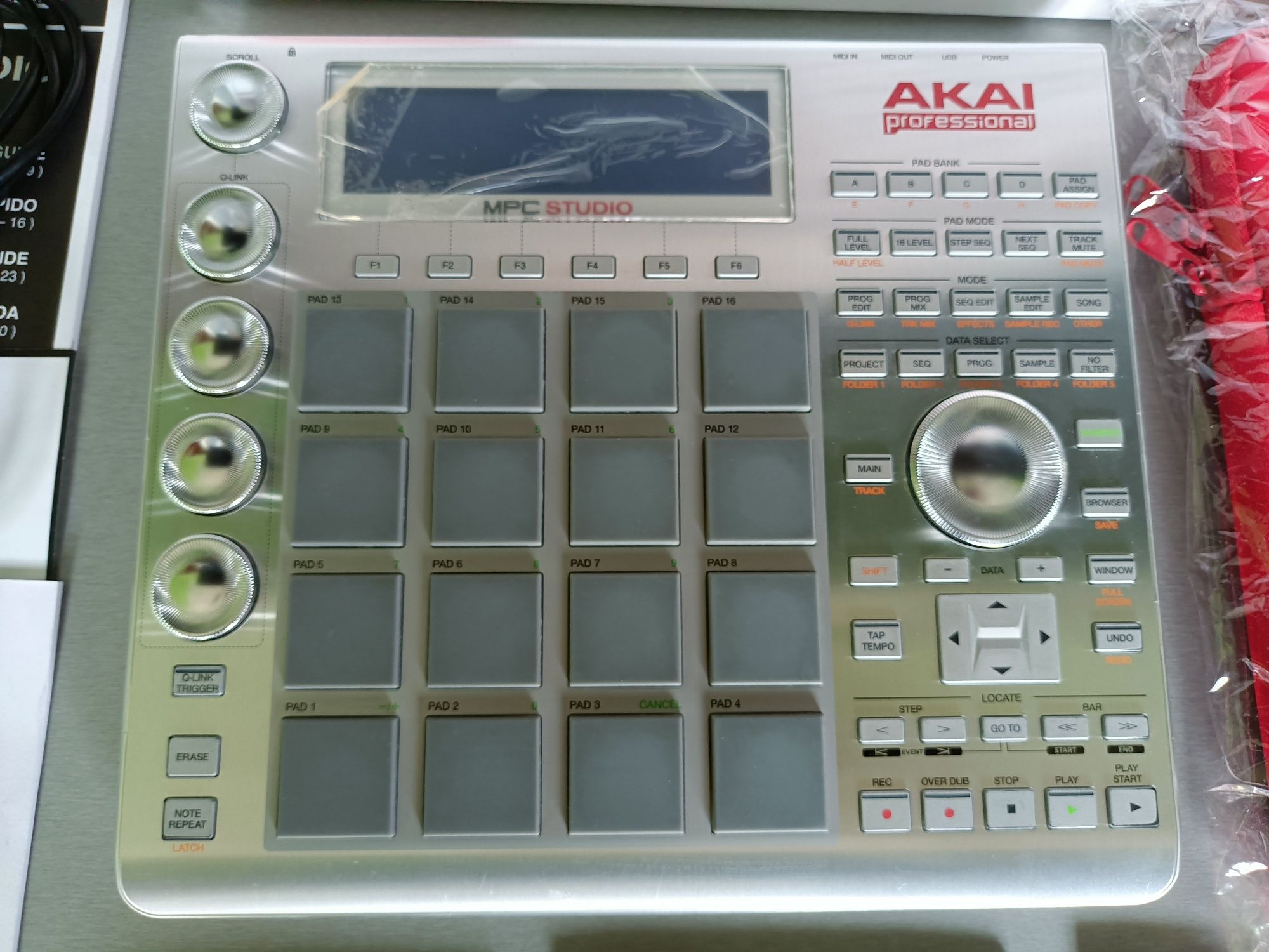 Akai MPC studio silver