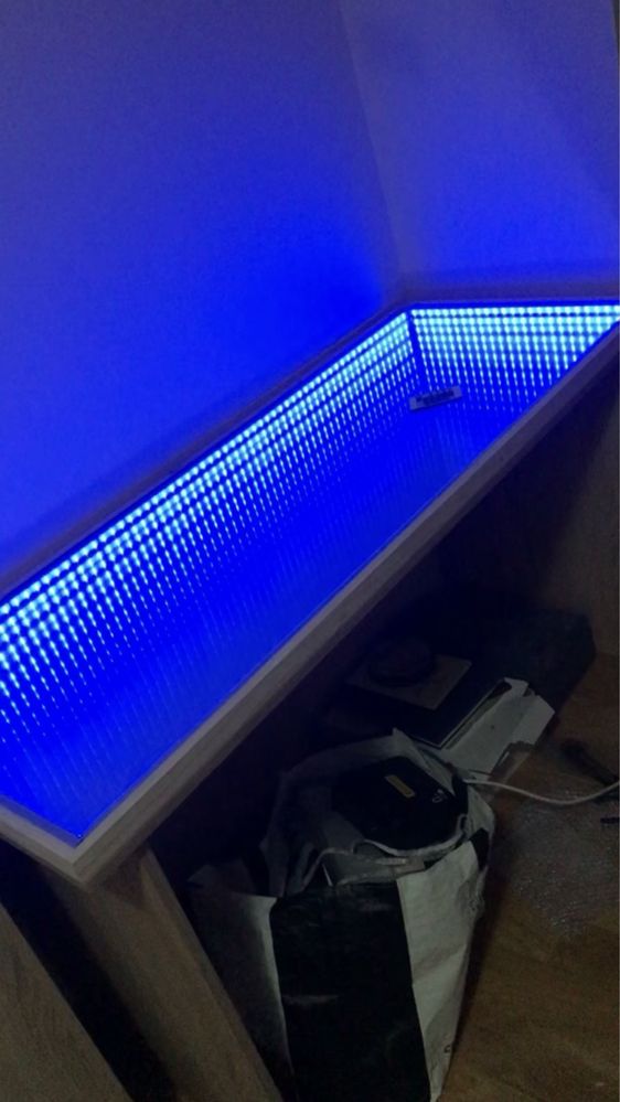 Masa, Birou Infinity Mirror