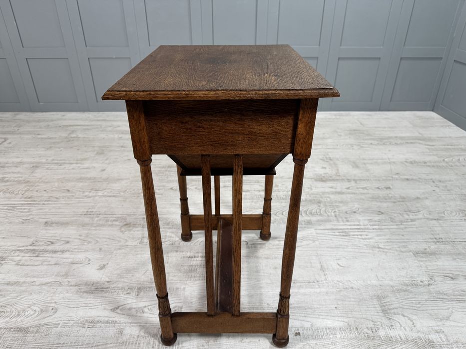 Конзолна маса - шкафче за шиене Д1099