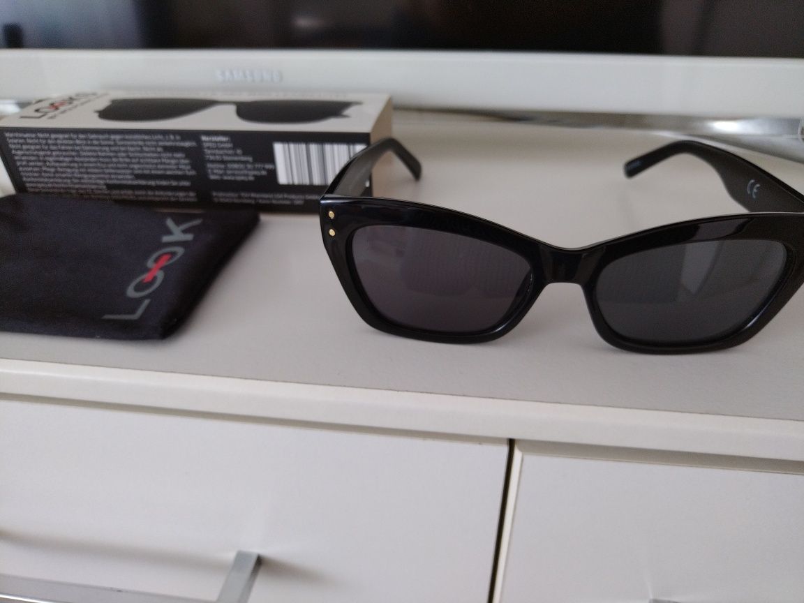 Vând ochelari de soare produs de calitate superioara, produs nou nout.