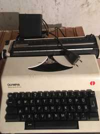 Masina de scris,cu alimentare electrica