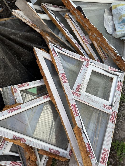 Окна отдам цена за штуку 2000, можем договориться если заберете все
