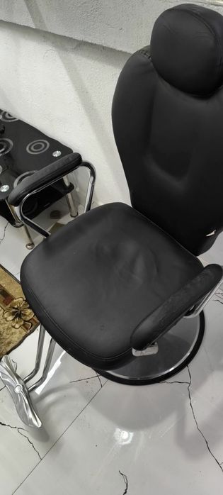 Бръснарски стол продавам