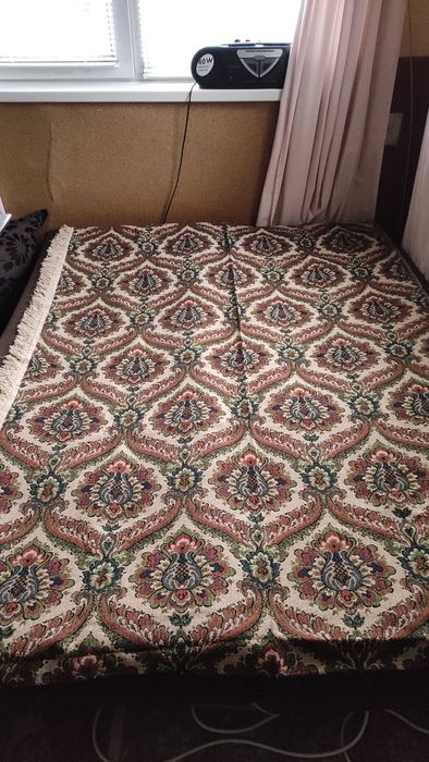 Неупотребявано жакардово покривало за легло или диван