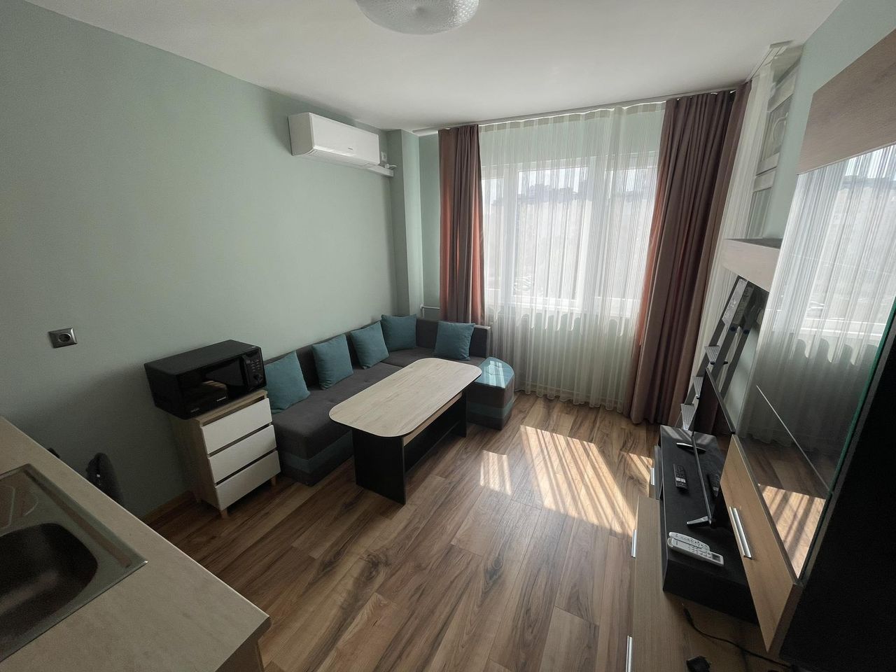 Дава се под наем Двустаен апартамент в Бургас, Изгрев - 55 кв.м за 331.5 € - Снимка #1