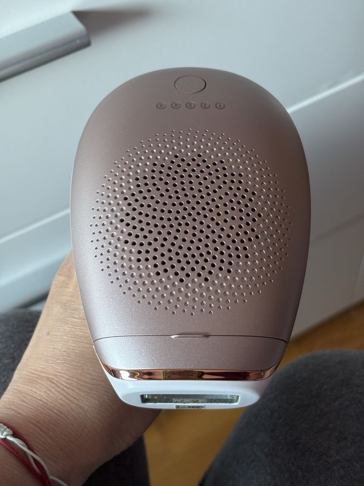 Епилатор Philips Lumea 7000 IPL, 2 аксесоара, Бял, Компактен