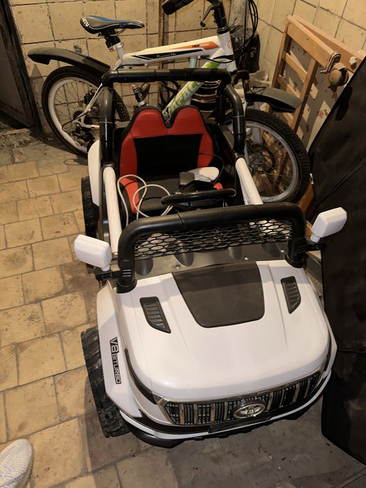 Детская машинка в хорошем состоянии