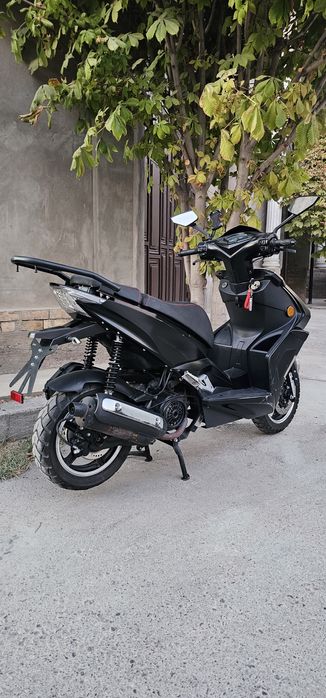 Skuter Kavasaki Italy R2 sotiladi xolati zor