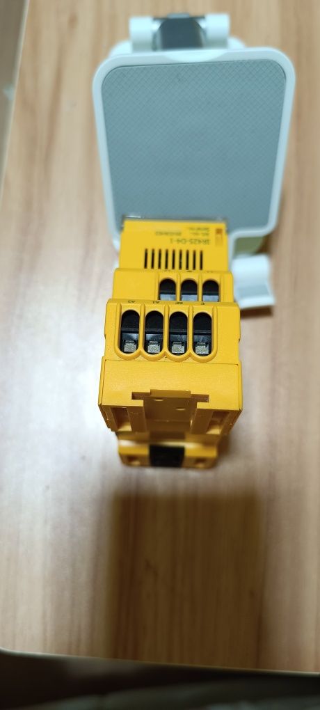 Bender IR425-D4-1 dispozitiv monitorizare rezistență la izolație