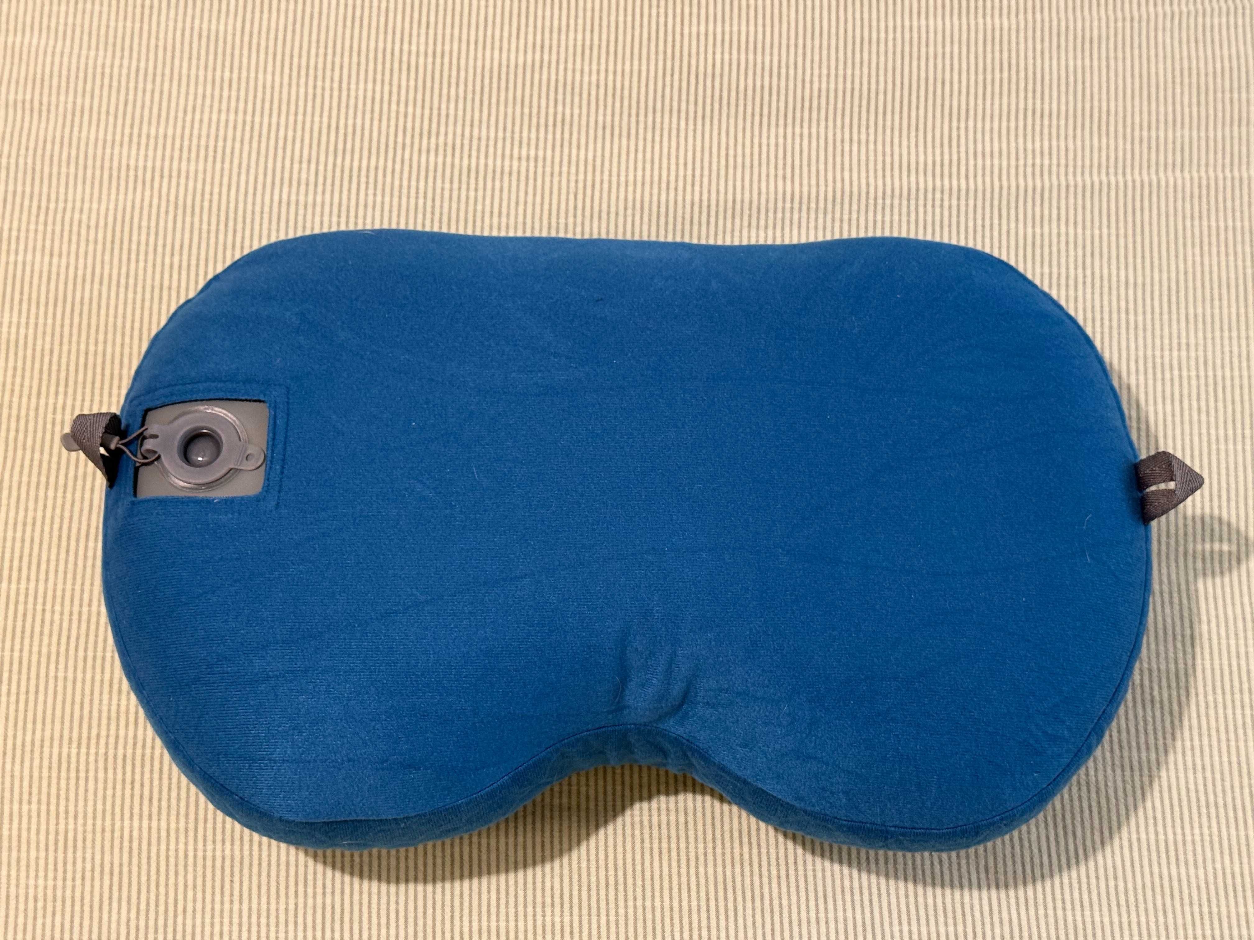 Продавам нова къмпинг/трекинг възглавница Exped Down Pillow, размер L.