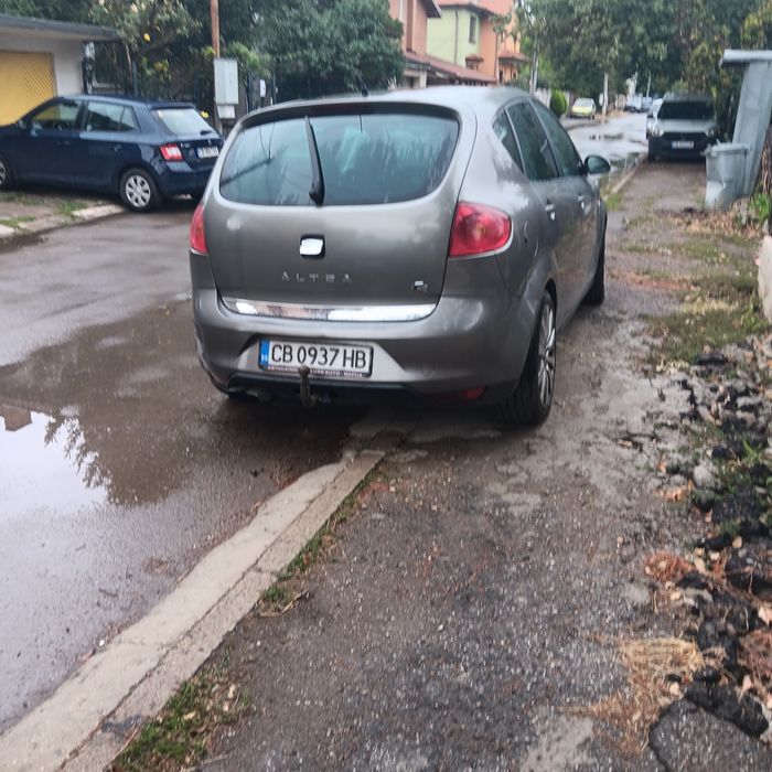Продавам Сеат алтея