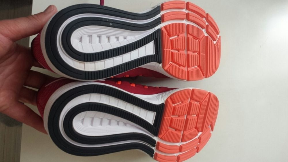 Nike Air Zoom Vomero 11 Womеn Cherry Size 40.5/26sm НОВО!