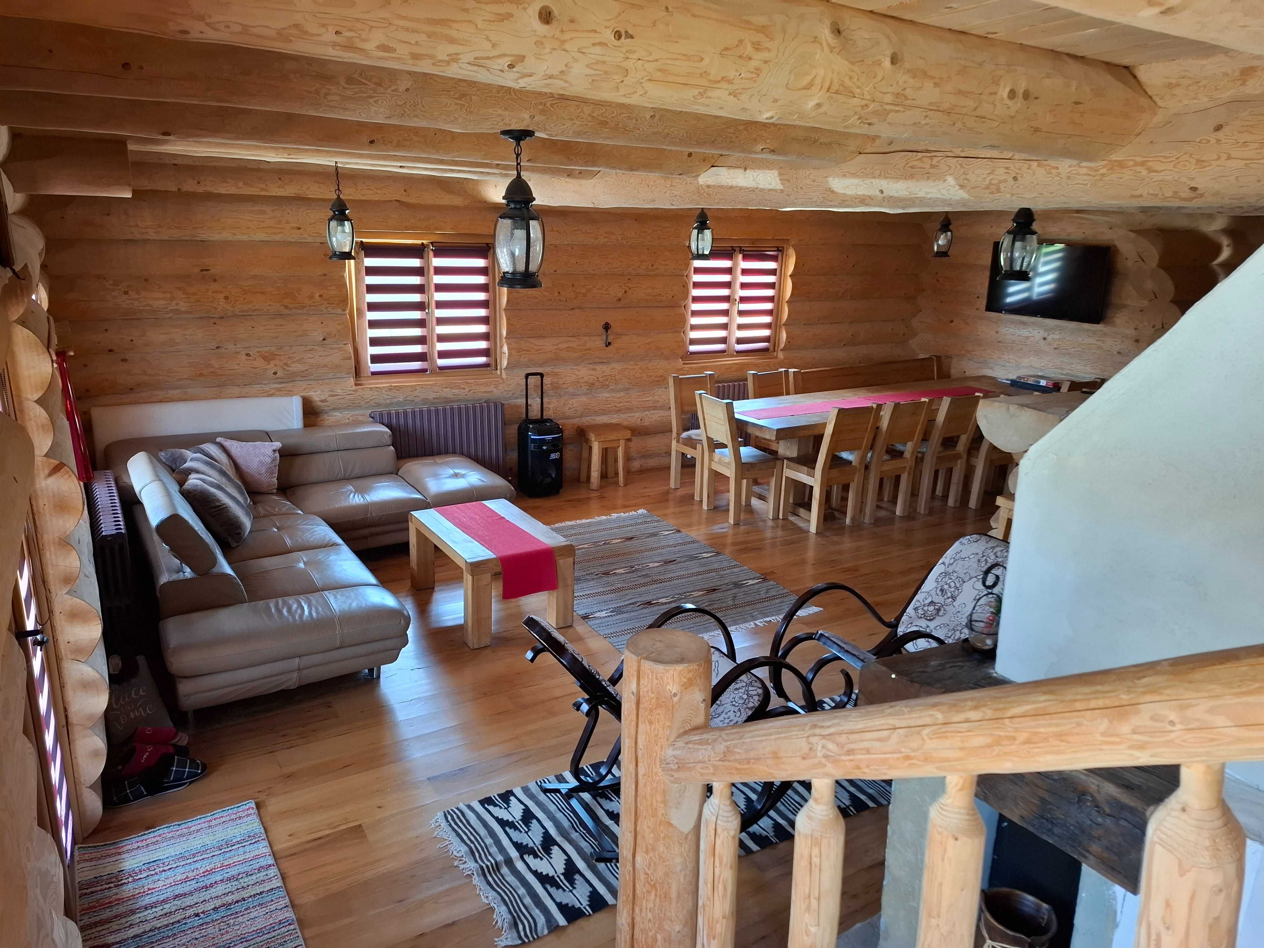 Cabana lemn rotund cu ciubar Bucovina Chalet de inchiriat