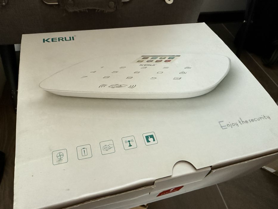 Sistem alarma Kerui cu GSM