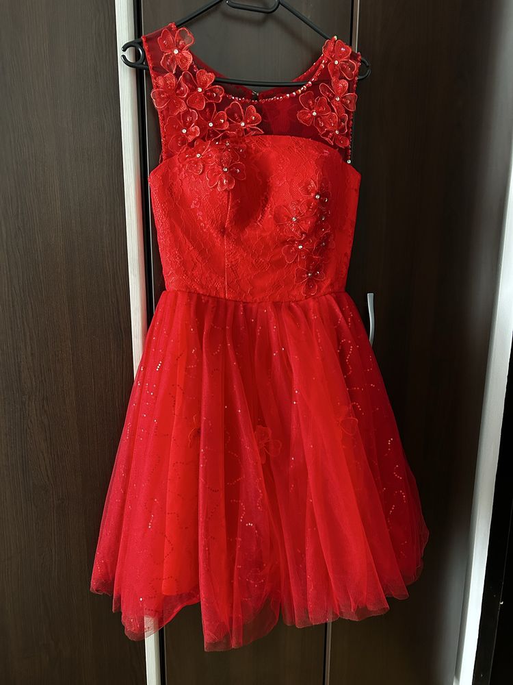 Rochie eleganta din dantela deosebita si paiete noua