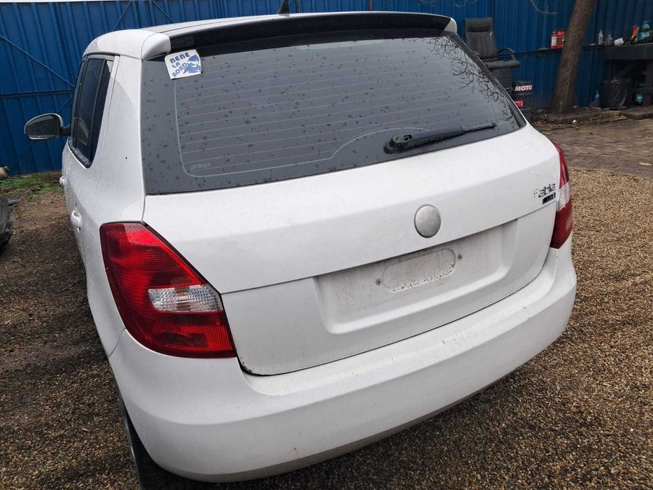 Skoda Fabia 2, haion cu luneta, bara spate, stopuri complete.