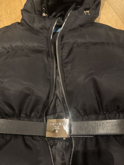 Vand geaca noua Prada marime M femei