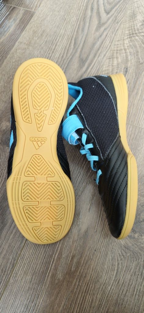 Adidas футбол зала 38,  Decathlon 34, Hunter 30