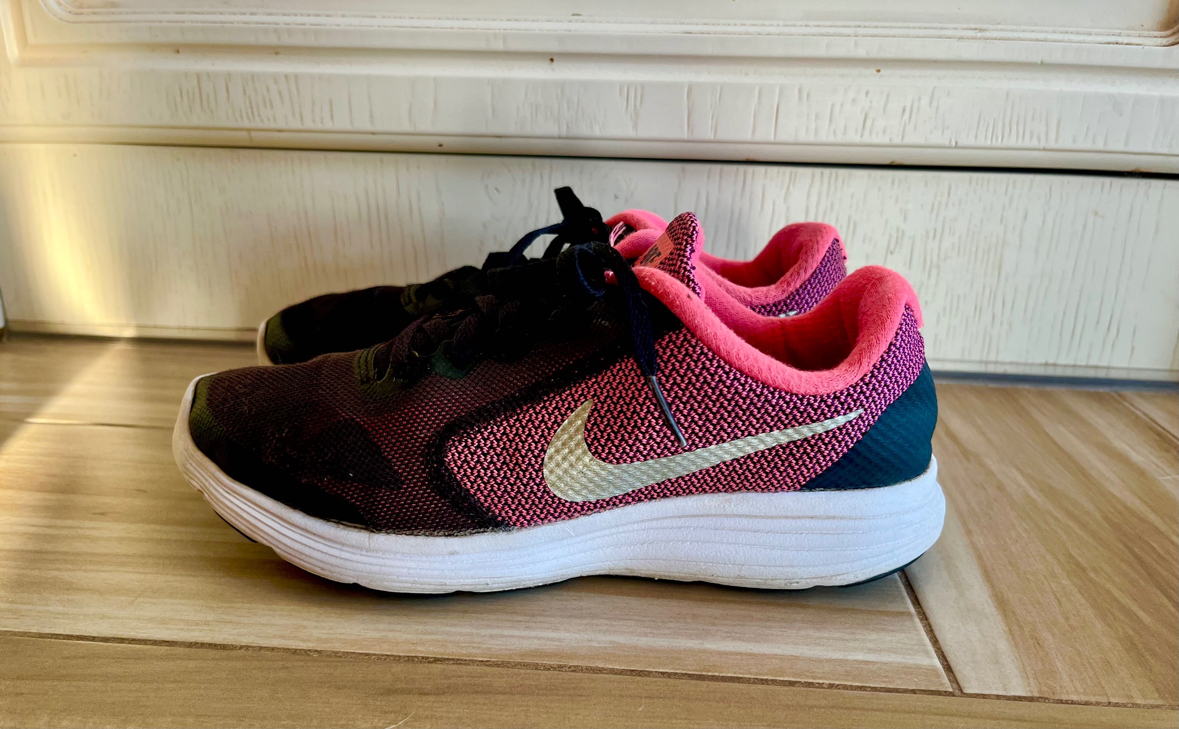 Дамски маратонки Nike
