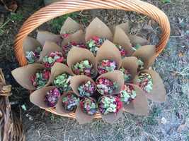 Vand confeti biodegradabile din petale flori pentru nunti, evenimente