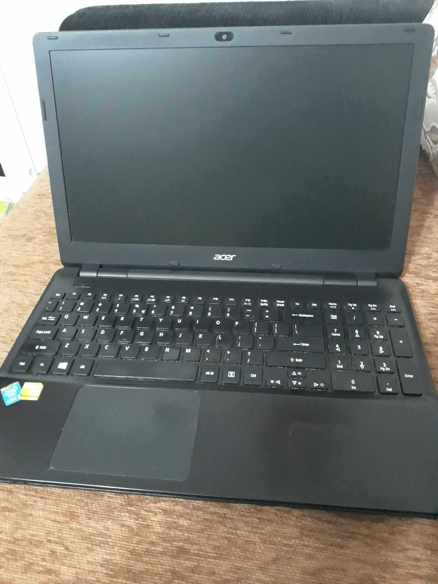 Laptop Acer Aspire E5-572G-5828 cu procesor Intel Core i5