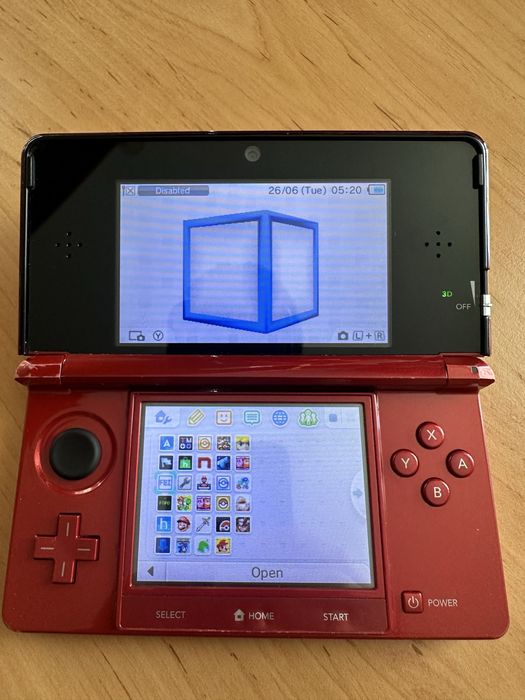 De vanzare Nintendo 3ds rosu modat, cu incarcator si husa