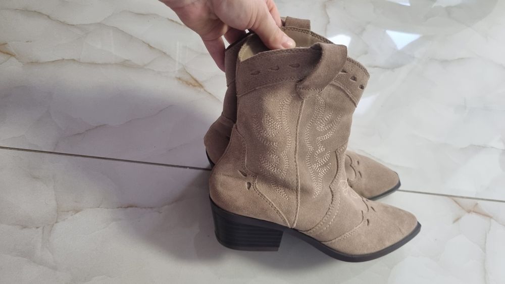 Ghete stradivarius noi nepurtate