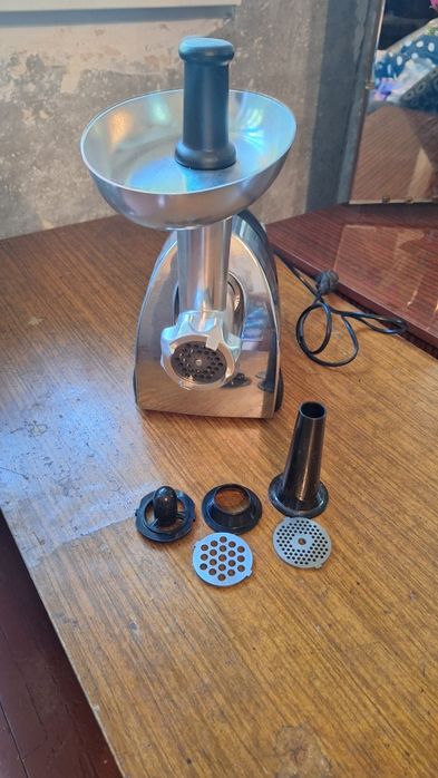 Продам электромясорубку