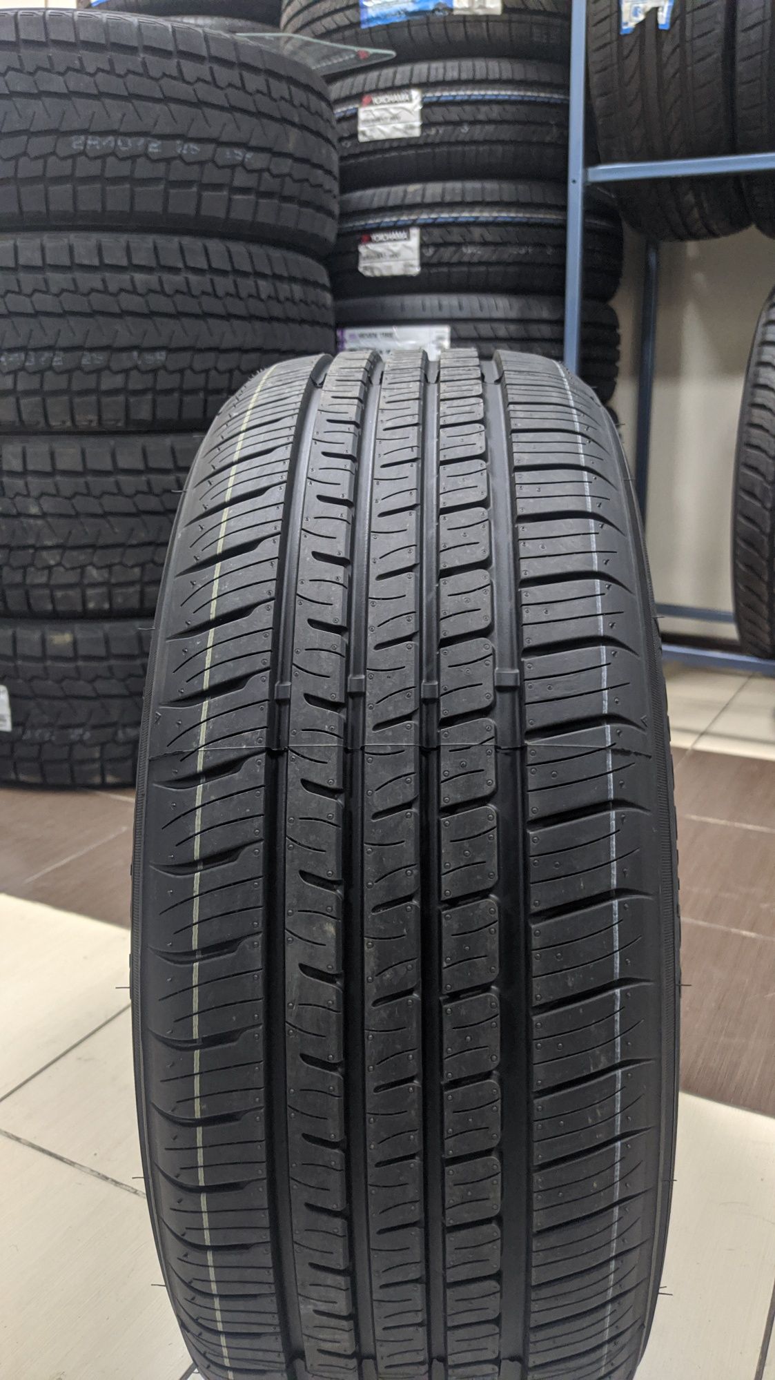 215/55R17 Triangle TC101