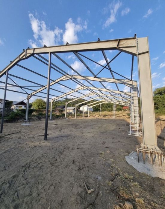 Vand hala metalica pe baza de comanda