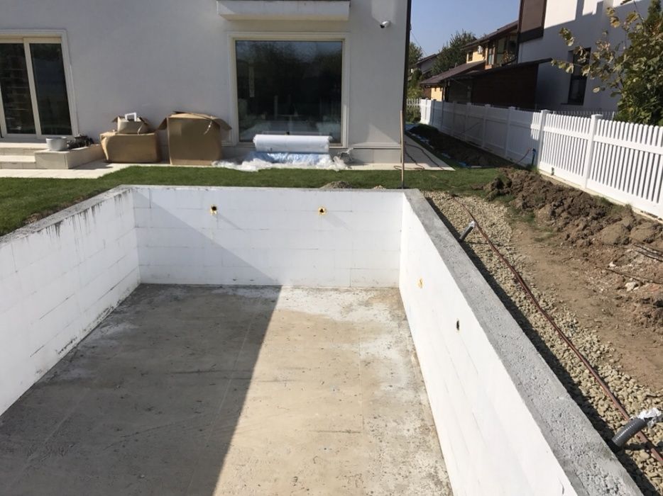 Piscina pe Liner sau Mozaic