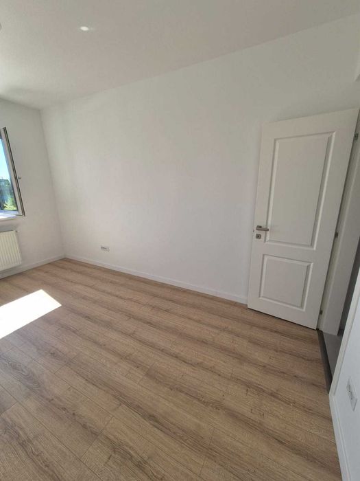 Parchet Egger, ca nou, 8mm, sistem cu clipsare + plinte