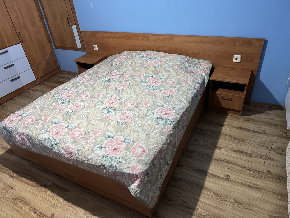 Продавам спален комплект
