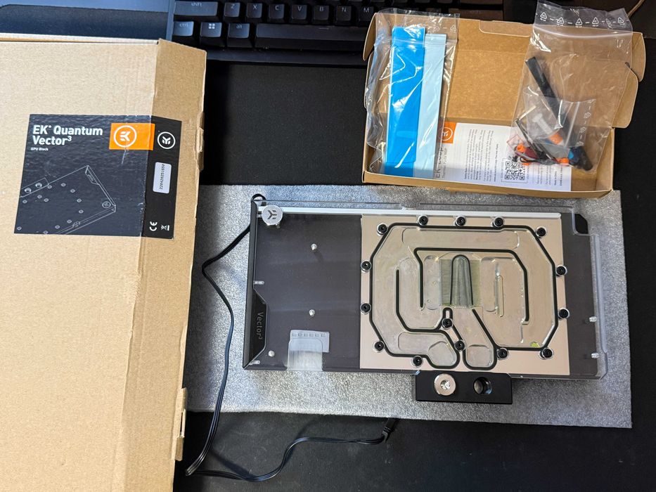 Waterblock EK Astral RTX 5080 ca nou | Waterblock EK-Quantum Vector 3
