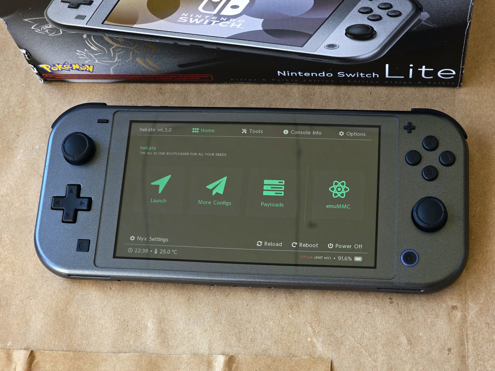 ПЕРФЕКТНА Nintendo Switch Lite Dialgia Palkia Edition
