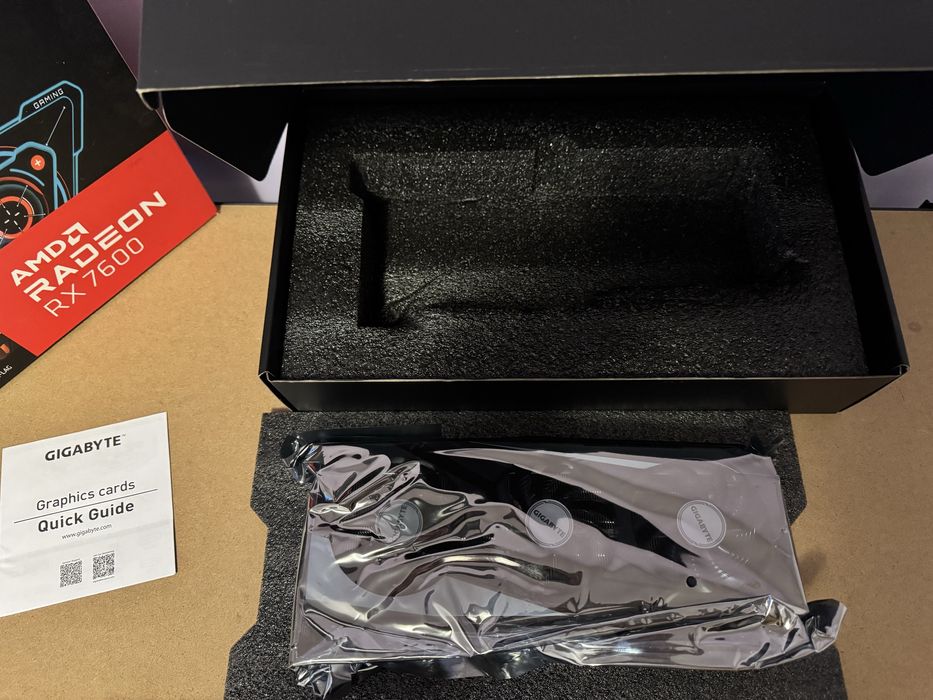 Placa video amd radeon rx7600 noua sigilata .