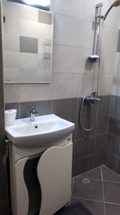 Дава се под наем Двустаен апартамент в Варна, Цветен квартал - 65 кв.м за 430 € - Снимка #5