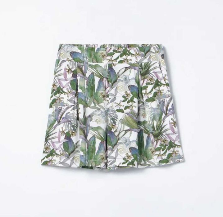 Pantaloni scurți Mohito, nou, marime 36/S, floral, cu pense