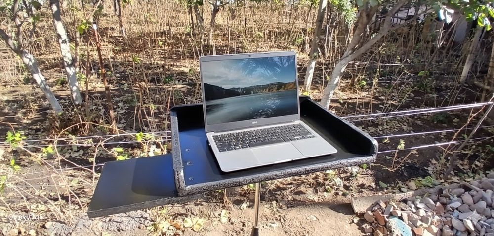 Срочно продам ноутбук стойка для DJ