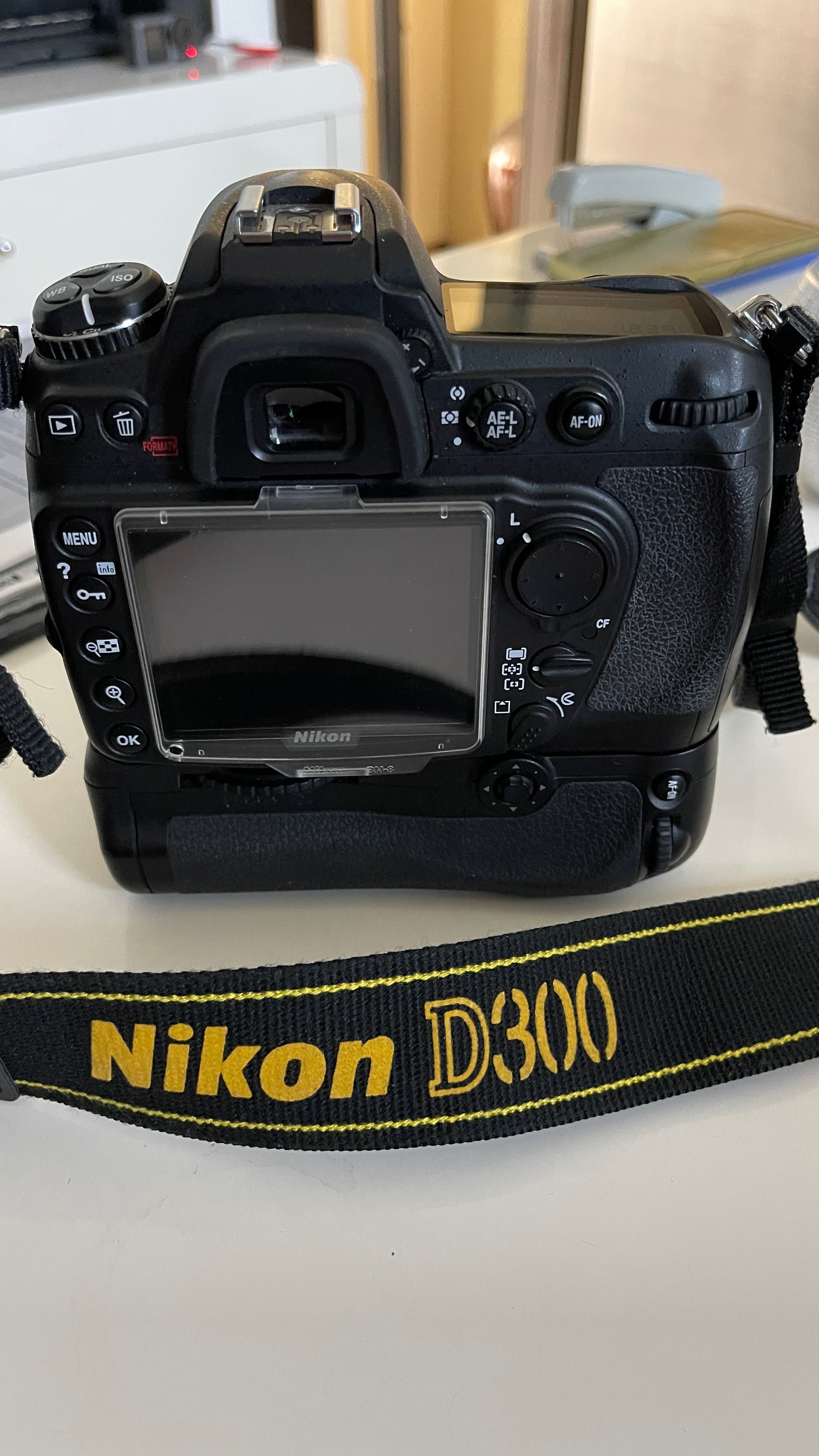 Nikon D300 ca nou + accesorii