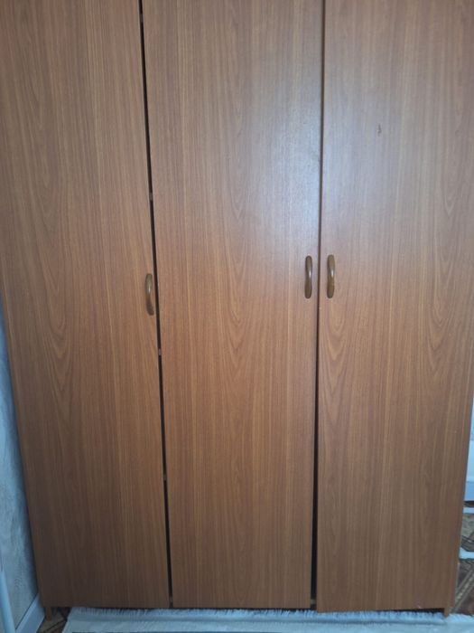 Продам шкаф в хорошем состояние