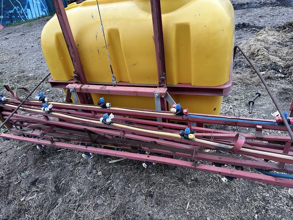 Vand freza instalatie de erbicidat si un inprastietor de ingrasaminte