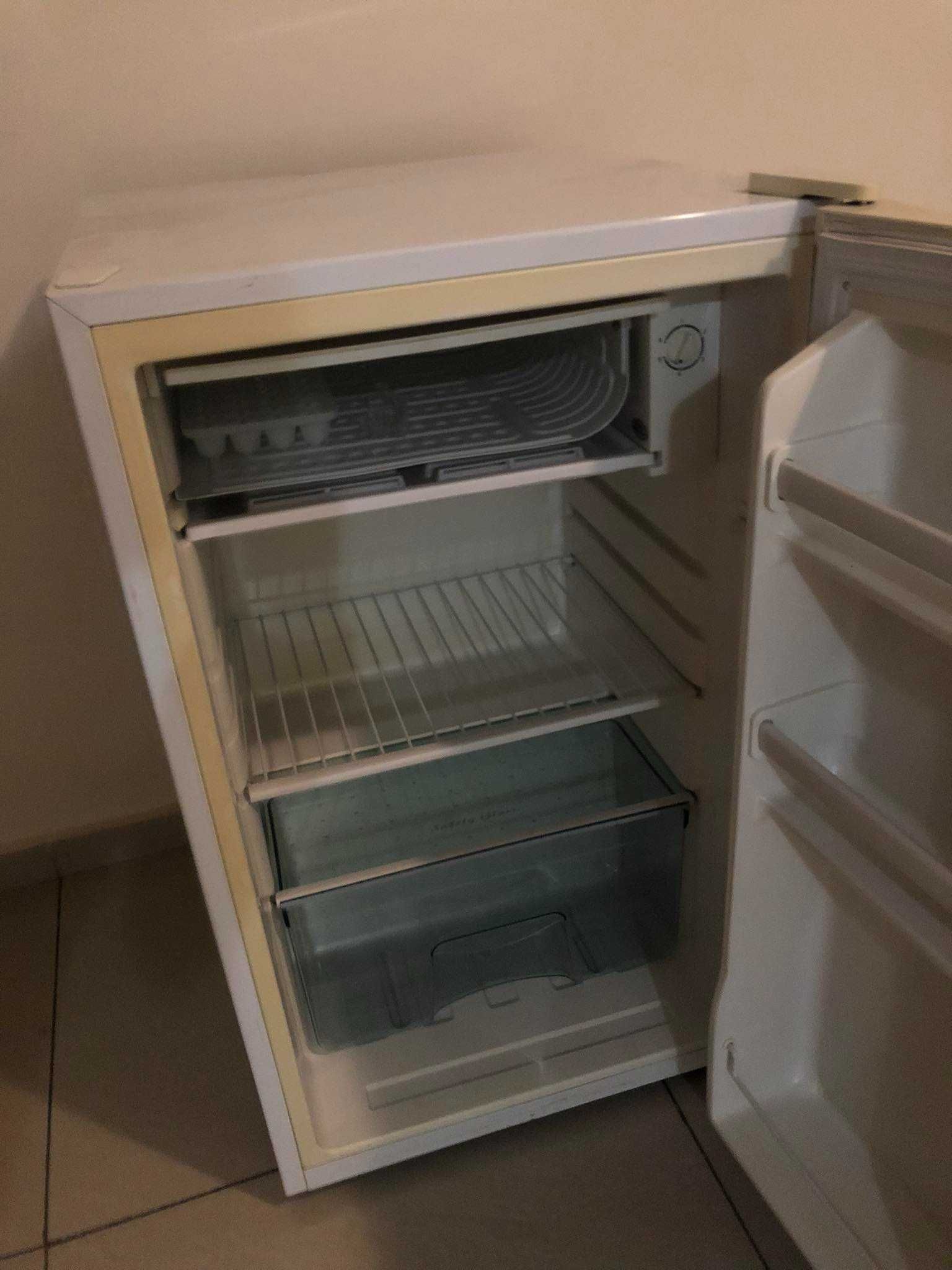 Продава се хладилник
