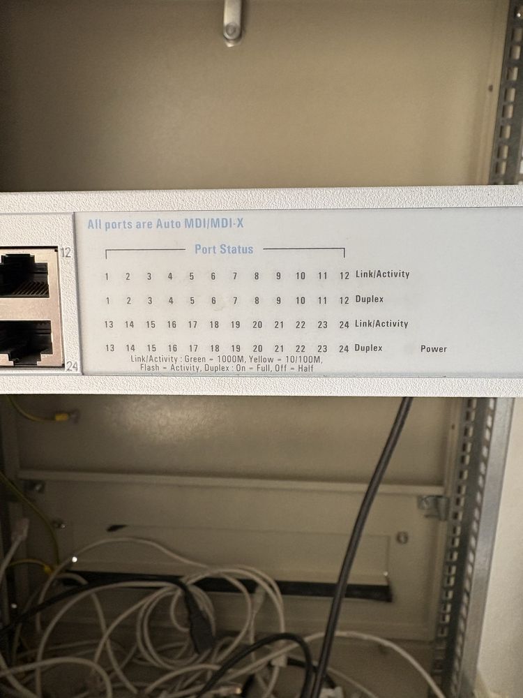 3Com Baseline Switch 2924-SFP Plus (модель 3CBLSG24)