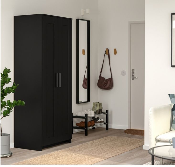 Шкаф в черном цвете