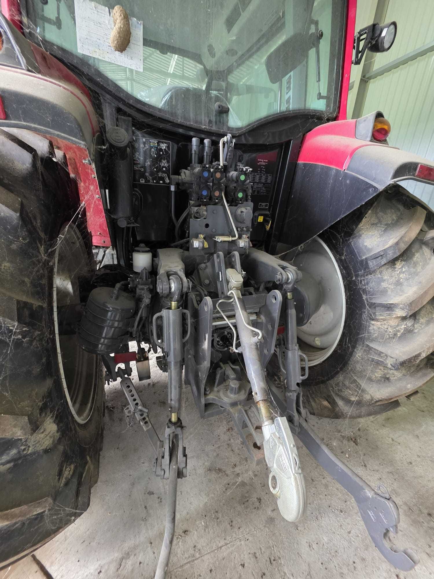 Tractor VALTRA A124