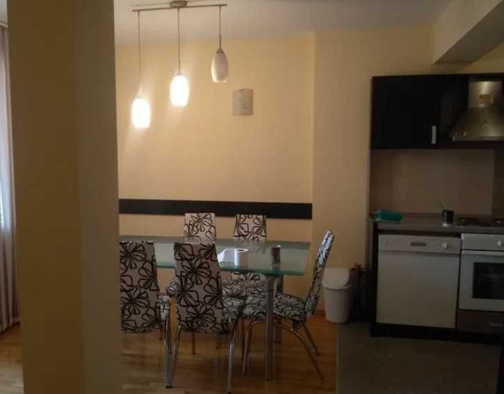 Дава се под наем Тристаен апартамент в Пловдив, Коматево - 88 кв.м за 428.4 € - Снимка #5