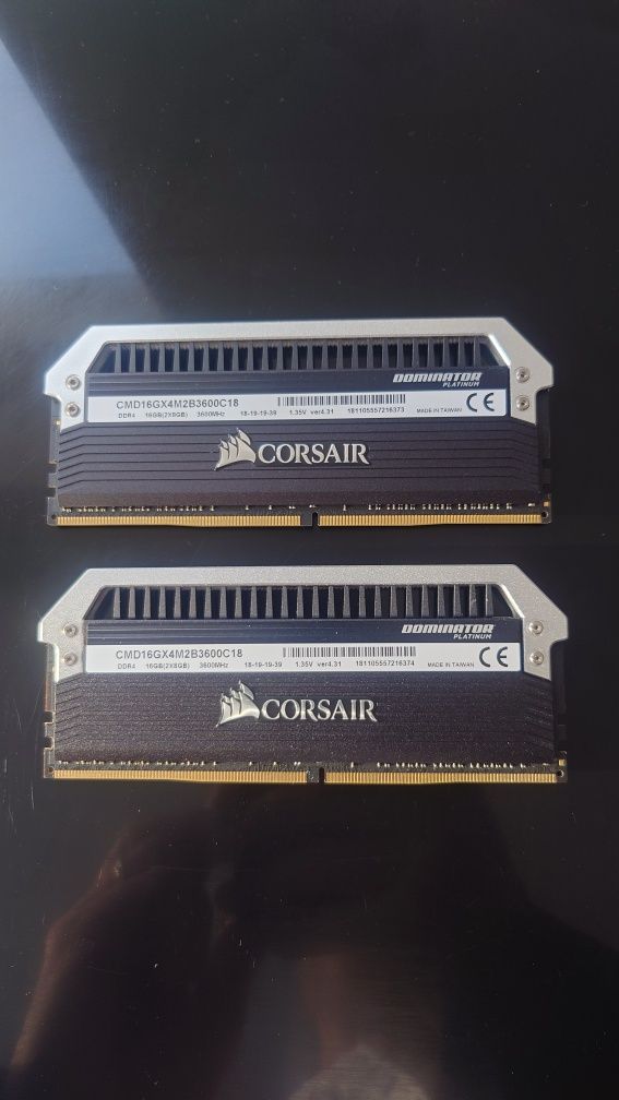 Kit Memorie RAM DDR4 16GB(2x8GB) 3600MHz Corsair Dominator